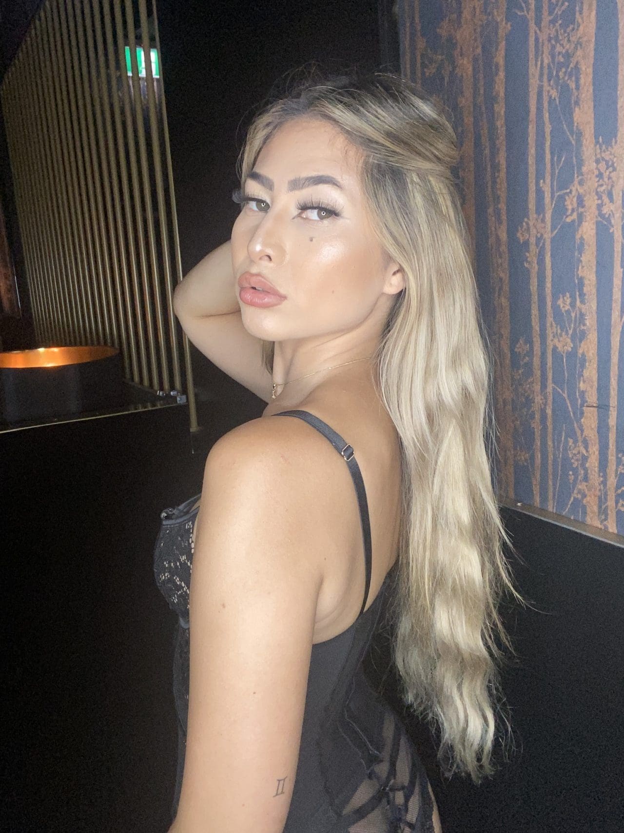 Female Waitresses NSW Find the hottest Nude & Topless waitresses